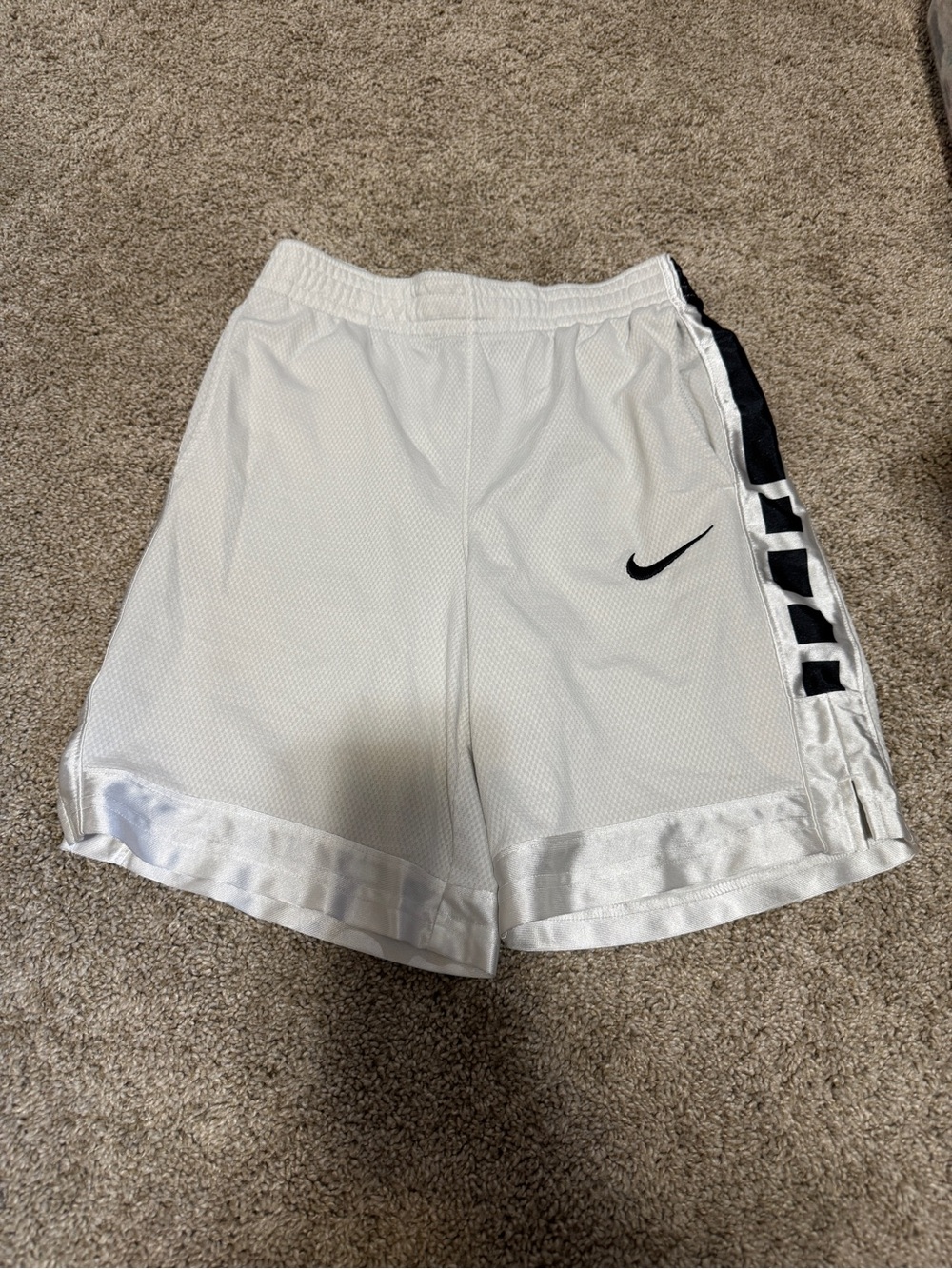 Large 14-16 Youth Nike Boys' Dri-FIT Elite Basketball Shorts White Black